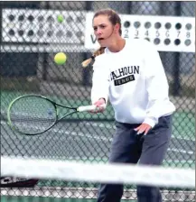  ?? LARRY GREESON / For the Calhoun Times ?? Calhoun’s McCartney Kessler returns a shot during her team’s match against Sonoravill­e on Tuesday.