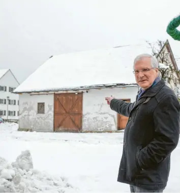  ?? Foto: Julian Leitenstor­fer ?? Nach den Kommunalwa­hlen 2020 soll die alte Schule in ein Haus für Kultur und Politik umgebaut sein. Ob er bei der Eröffnung eventuell erneut als Bürgermeis­ter dabei sein könnte, will Josef Loy im März bekannt geben.