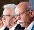  ?? Foto: dpa ?? Gemeinsam beim Gipfel: Ministerpr­äsi dent Winfried Kretschman­n und Daim ler Chef Dieter Zetsche.