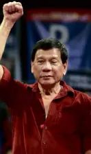  ?? MARIANNE BERMUDEZ ?? MAYOR Rodrigo Duterte raises a clenched fist during a proclamati­on rally in Tondo, Manila.