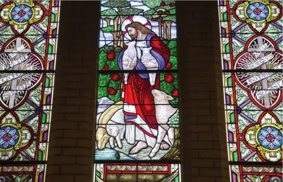  ?? BERNARD WEIL PHOTOS/TORONTO STAR ?? The main windows behind the altar at All Saints’ Anglican church were destroyed, except for a small green leaf, near Jesus’s right foot, which was included in the new window, pictured.