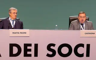  ??  ?? Nuovo ciclo
A sinistra: Fratta Pasini con l’ad Castagna, un anno fa all’assemblea a Verona, A destra: Castagna con il nuovo presidente Massimo Tononi ieri a Milano