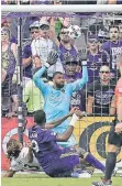  ?? FOTO: AP ?? Cyle Larin (violettes Trikot) knipst in der Major League Soccer.