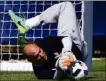  ?? (Photo AFP) ?? Gabor Kiraly, l’attraction d’une Hongrie qui peut se qualifier pour les es de finale.