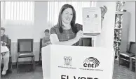  ?? /Cortesía ?? Graciela Estrella Abril, la nueva presidenta de la Federación de Barrios de Cuenca, durante el sufragio de ayer.