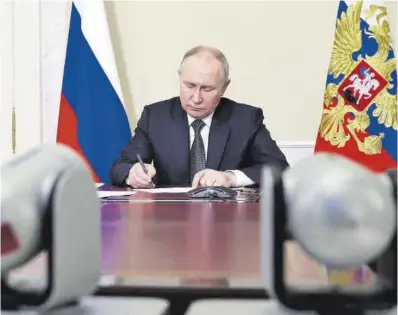  ?? Mikhaïl Klimentiev / Sputnik / AFP ?? Vladímir Putin, durant un acte a Sant Petersburg, dimarts.