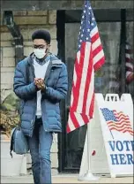  ?? USA TODAY NETWORK / REUTERS ?? Un votante en Appleton (Wisconsin)