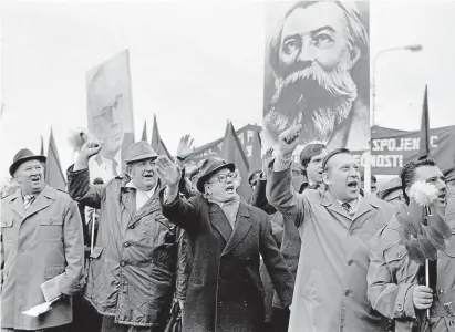  ?? FOTO ČTK ?? Všudypříto­mná ideologie. Režim nám nikdy nezmizel z očí, byl svým dotěrným způsobem pořád s námi, vzpomíná autor.