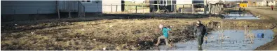  ??  ?? Children play on the First Nation reserve in Attawapisk­at, Ont., in 2016.