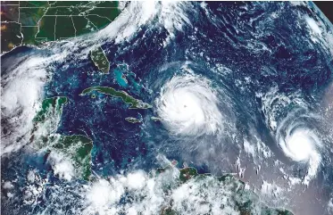  ??  ?? IRMA. El huracán sobre el Caribe. Observese detrás de él la formación del huracán José.