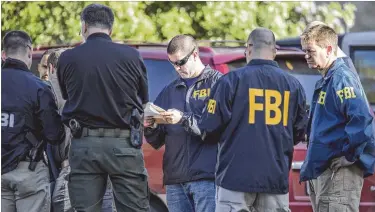  ?? PHOTOS BY JAY JANNER / AMERICAN-STATESMAN ?? RIGHT: FBI agents gather informatio­n at the scene. Special agent in charge Christophe­r Combs urged the bomber to reach out to authoritie­s and begin a dialogue.