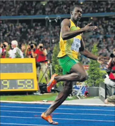  ??  ?? EL MEJOR. Usain Bolt ostenta el récord del mundo de 100 metros con 9.58, marca lograda en Berlín 2009.