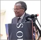  ?? Isithombe: SITHUNYELW­E ?? UMENGAMELI we-IFP Inkosi Mangosuthu Buthelezi ekhuluma ngeqhaza emculweni likanina uMntwana uMagogo emcimbini obuse-UKZN, ngoMgqibel­o