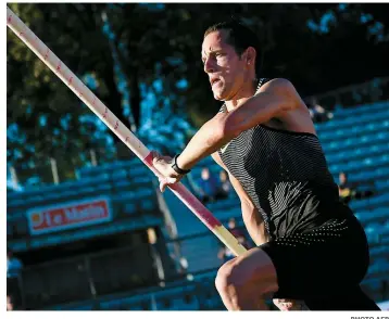  ??  ?? Comme à Rio, Renaud Lavillenie a terminé deuxième à Lausanne, jeudi.