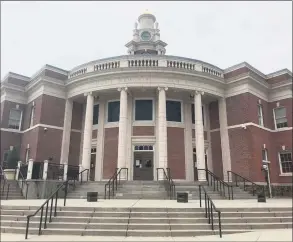  ?? Clare Dignan / Hearst Connecticu­t Media file photo ?? Hamden Memorial Town Hall