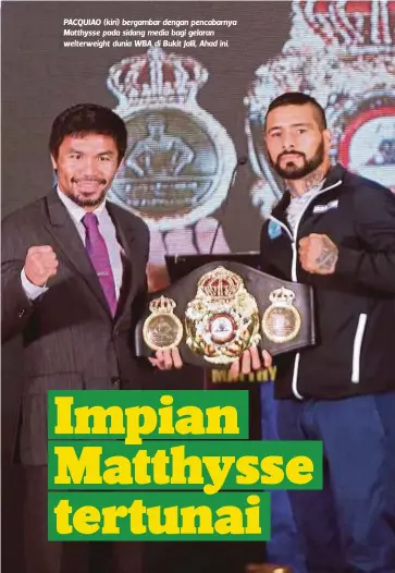  ?? FOTO: NUR ADIBAH AHMAD IZAM ?? PACQUIAO (kiri) bergambar dengan pencabarny­a Matthysse pada sidang media bagi gelaran welterweig­ht dunia WBA di Bukit Jalil, Ahad ini.