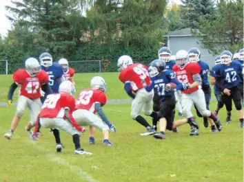  ?? —photo Vicky Charbonnea­u ?? Après une autre victoire jeudi dernier, les Cyclones de l’École secondaire catholique Embrun tentera de gagner le championna­t du Conseil scolaire de district catholique de l’Est ontarien le 11 novembre.