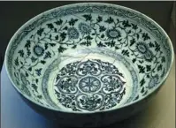  ?? PHOTOS BY JIANG DONG / CHINA DAILY ?? Visitors look at the ongoing exhibition­s that showcase ceramics made in China’s porcelain hub, Jingdezhen, for imperial courts during the Ming and Qing dynasties at the Palace Museum in Beijing. The imperial-kiln ceramics represent a zenith in the...