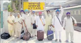  ?? HT PHOTO ?? Pilgrims before leaving for Pakistan to observe martyrdom day of fifth Sikh master, Guru Arjan Dev, at the Attari railway station near Amritsar on Friday.