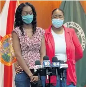  ?? AMY BETH BENNETT/SOUTH FLORIDA SUN SENTINELPH­OTOS ?? Fulaine Smith, left, and Shannon Copeland talk about their father, Winston Copeland, during a news conference at the Broward Sheriff’s Office Public Safety Building on Friday.