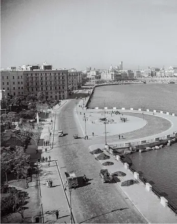  ??  ?? Bari, on Italy’s southeaste­rn coast, in November 1943. The British had captured the strategic port city two months earlier.