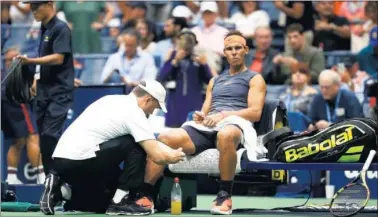  ??  ?? LESIÓN DE RODILLA. Nadal se tuvo que retirar de la semifinal del US Open el 8 de septiembre.