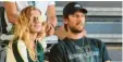  ?? Foto: A. Gora, dpa ?? Glücklich: Model Toni Garrn und Schau‰ spieler Alex Pettyfer.