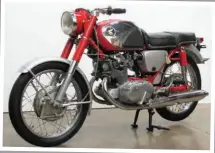  ??  ?? The competitio­n: Honda’s contempora­ry 1965 Super Hawk