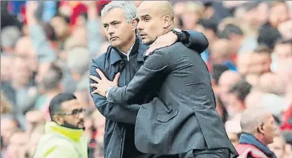  ?? FOTO: MD ?? Mourinho y Guardiola se saludaron de esta forma en el primer derbi de Manchester del año pasado