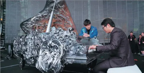  ??  ?? Jay Chou (left) and pianist Lang Lang enjoy music with friends in Shenzhen, Guangdong province.