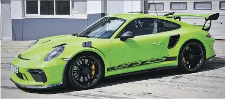  ?? DEREK MCNAUGHTON/DRIVING ?? The 2019 Porsche 911 GT3 RS can reach 200 km/h in 10.6 seconds.