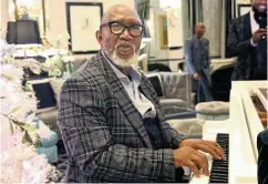  ?? Pictures: Ziphozonke Lushaba ?? Sipho ‘Hotstix’ Mabuse tinkles the ivories at 54 on Bath in Rosebank, Johannesbu­rg.