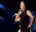  ??  ?? Robbie Williams nel 2015