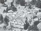  ??  ?? The real-life Winchester Mystery House of San Jose in 1994. AP