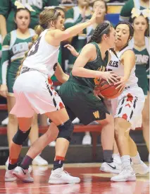  ?? ADOLPHE PIERRE-LOUIS/ JOURNAL ?? West Las Vegas’ Beatrice Armijo, center, is swarmed by Portales’ Lindsay Blakey, left, and Alexis Garcia during their quarterfin­als matchup Tuesday.