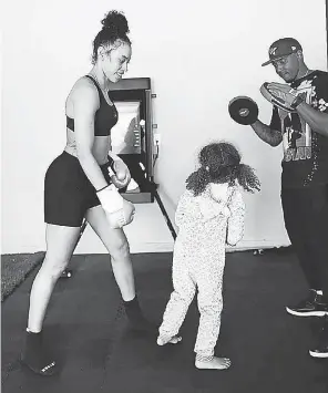  ?? DEARICA HAMBY ?? Dearica Hamby’s daughter, Amaya, mimics her mom’s boxing stance as she prepares to throw punches into mitts during one of her training sessions.