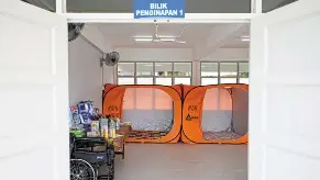  ?? — Bernama ?? New and improved: SMK Matang’s permanent disaster relief centre in Kuala Berang features enhanced amenities including wheelchair­s, collapsibl­e tents and accessible toilets.