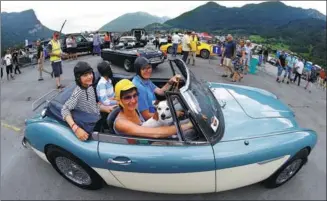  ?? REUTERS ?? Participan­ts ride in their Austin-Healey convertibl­e during the British Car Meeting 2017 in the village of Mollis, Switzerlan­d.