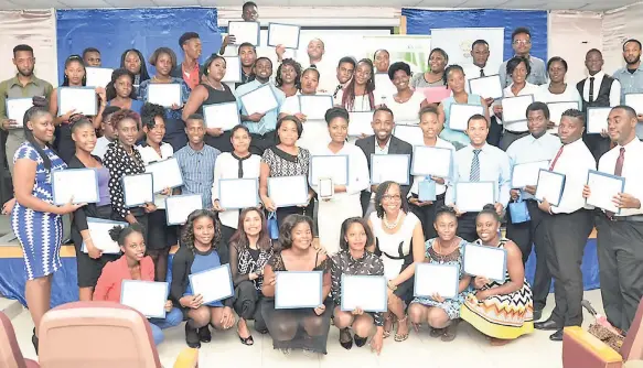  ??  ?? Executive Director of Avasant Foundation Chitra Rajeshwari (third left, front row) and Professor Rosalea Hamilton (third right, front row), vice-president, developmen­t and community service at the University of Technology, and director of the Fi Wi...