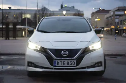  ?? FOTO: BO INGVES ?? Världens mest sålda elbil Nissan Leaf har fått moderna men inte för djärva former.