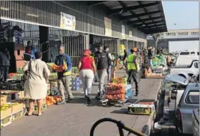  ?? Photos: Rogan Ward ?? Bargain: Prices at the Durban Fresh Produce Market are about two to three times lower than those bought at retailers such as Woolworths, Spar, Pick n Pay and Checkers.