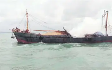  ??  ?? Tugboat with coconuts goes in flames near Tanjung Labuh, Batu Pahat in Johor. — Bernama photo