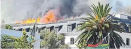  ?? Picture: MOLOTO MOTHAPO VIA TWITTER ?? BAD OMEN: The fire in the parliament building in Cape Town in January was a grim start to 2022.