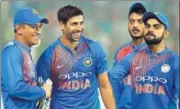  ?? PTI ?? ▪ Ashish Nehra (second from left) feels India would have had Sri Lanka on the mat if they had won the toss at the Eden.