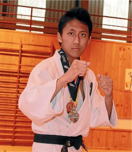  ??  ?? Otaki College exchange student Ryutaro Ito with the medal swag he has won in New Zealand.