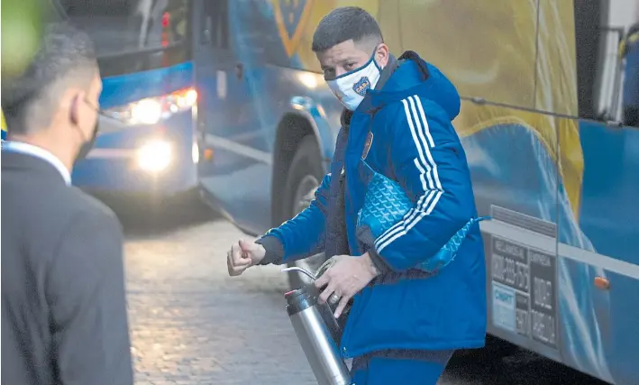  ?? ROLANDO ANDRADE ?? Día de entrenamie­nto y PCR, pero sin chances de jugar. Boca fue del hotel al predio de Ezeiza, como Marcos Rojo, y volvió a la burbuja, pero no podrán jugar.