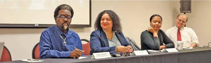  ?? ?? Chair of the Clark County Black Caucus Yvette Williams (second from left) while speaking to the 20 internatio­nal journalist­s in Vegas, USA.