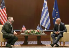  ??  ?? Ο Αμερικανός υπουργός Εξωτερικών Μάικ Πομπέο συναντήθηκ­ε χθες με τον Έλληνα ομόλογό του Νίκο Δένδια.