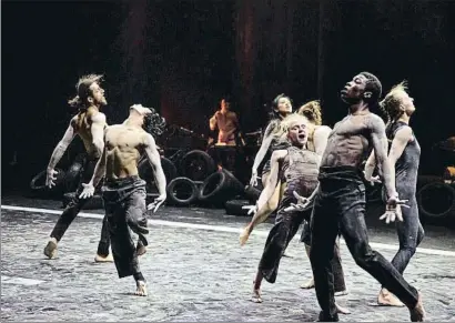  ?? . ?? Traces, l’espectacle amb què Wim Vandekeybu­s torna a Barcelona amb el Rambert Ballet de Londres