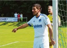  ?? Foto: Reinhold Radloff ?? Langsam geht es aufwärts für den TSV Bobingen und Spielertra­iner Marco Di San to.